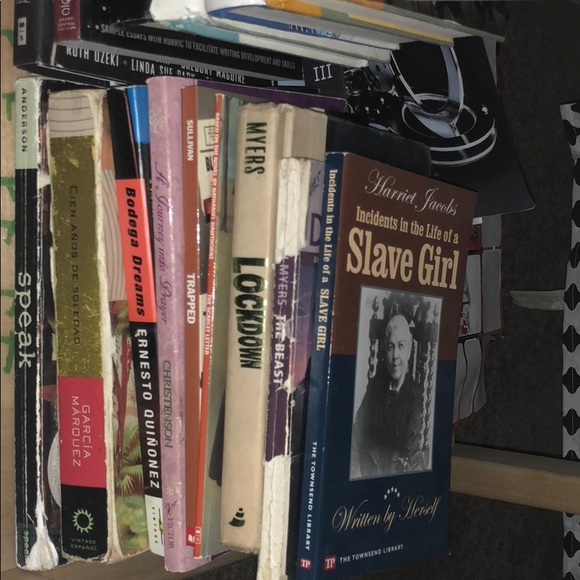 Books - Picture 2 of 6